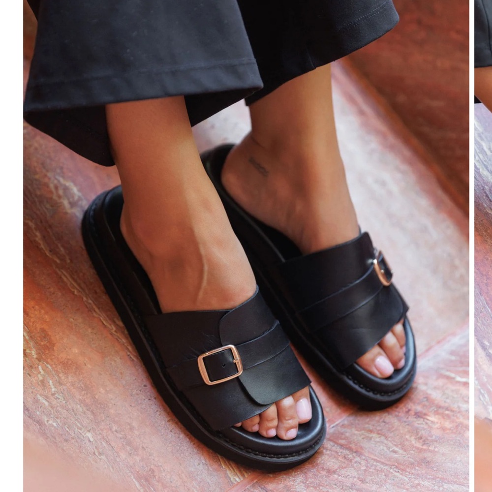 NWOT Liberte Black Leather Osaka Sandals